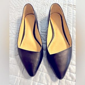 Aldo black flats perfect for work or a casual wedding in size 7.5 B. Worn twice.